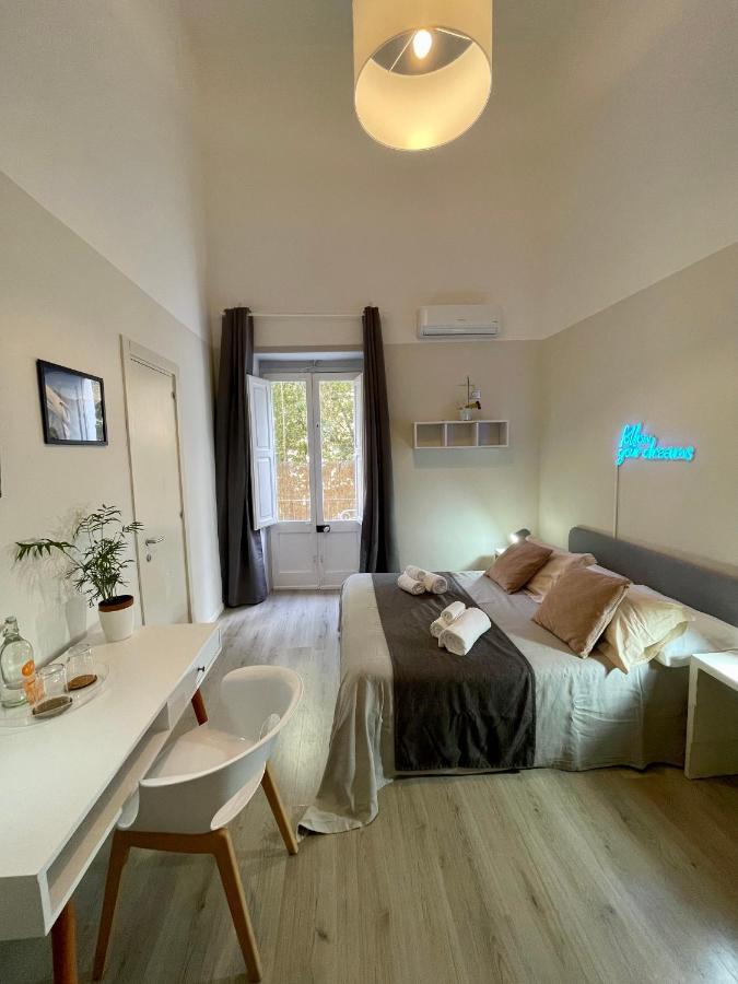 4 Balconi Rooms Paladini B&B E Appartamenti Лече Екстериор снимка