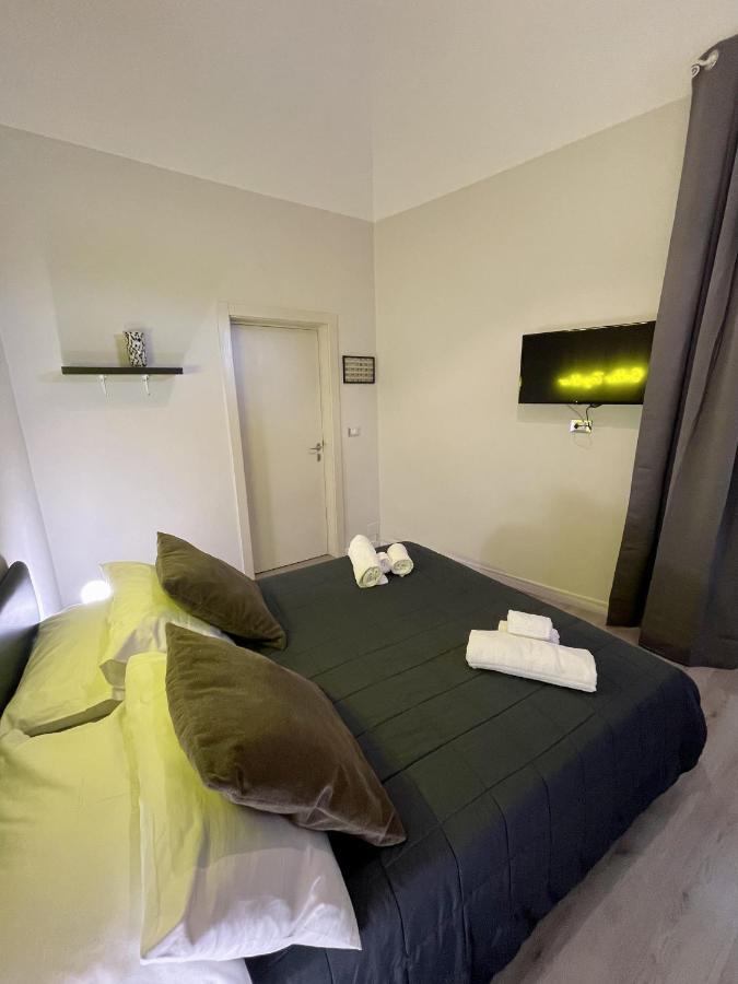 4 Balconi Rooms Paladini B&B E Appartamenti Лече Екстериор снимка