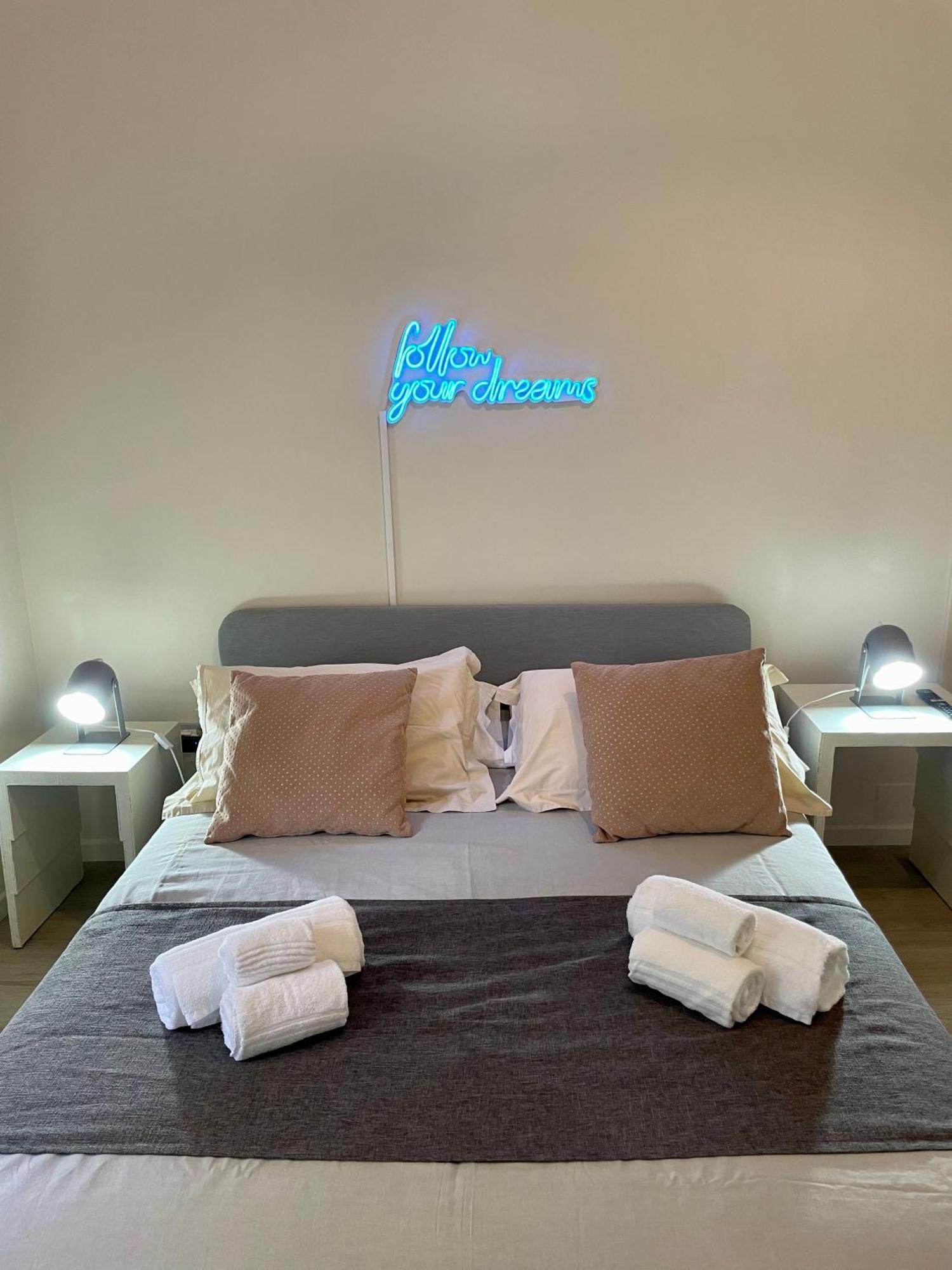 4 Balconi Rooms Paladini B&B E Appartamenti Лече Екстериор снимка
