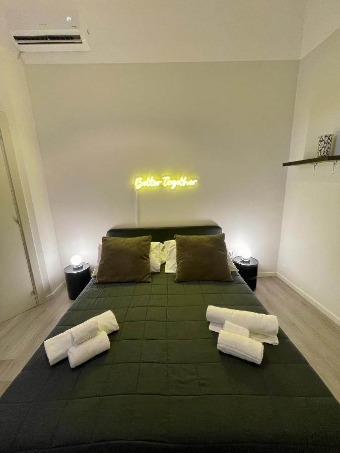 4 Balconi Rooms Paladini B&B E Appartamenti Лече Екстериор снимка