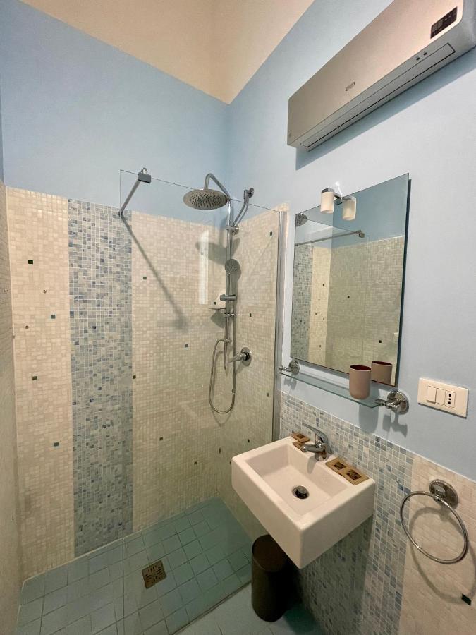 4 Balconi Rooms Paladini B&B E Appartamenti Лече Екстериор снимка