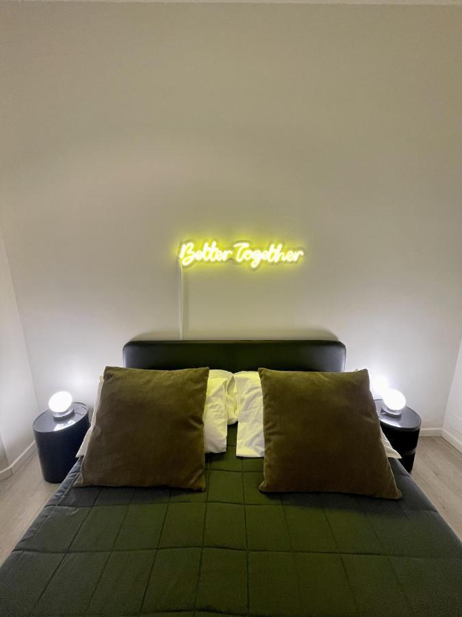 4 Balconi Rooms Paladini B&B E Appartamenti Лече Екстериор снимка