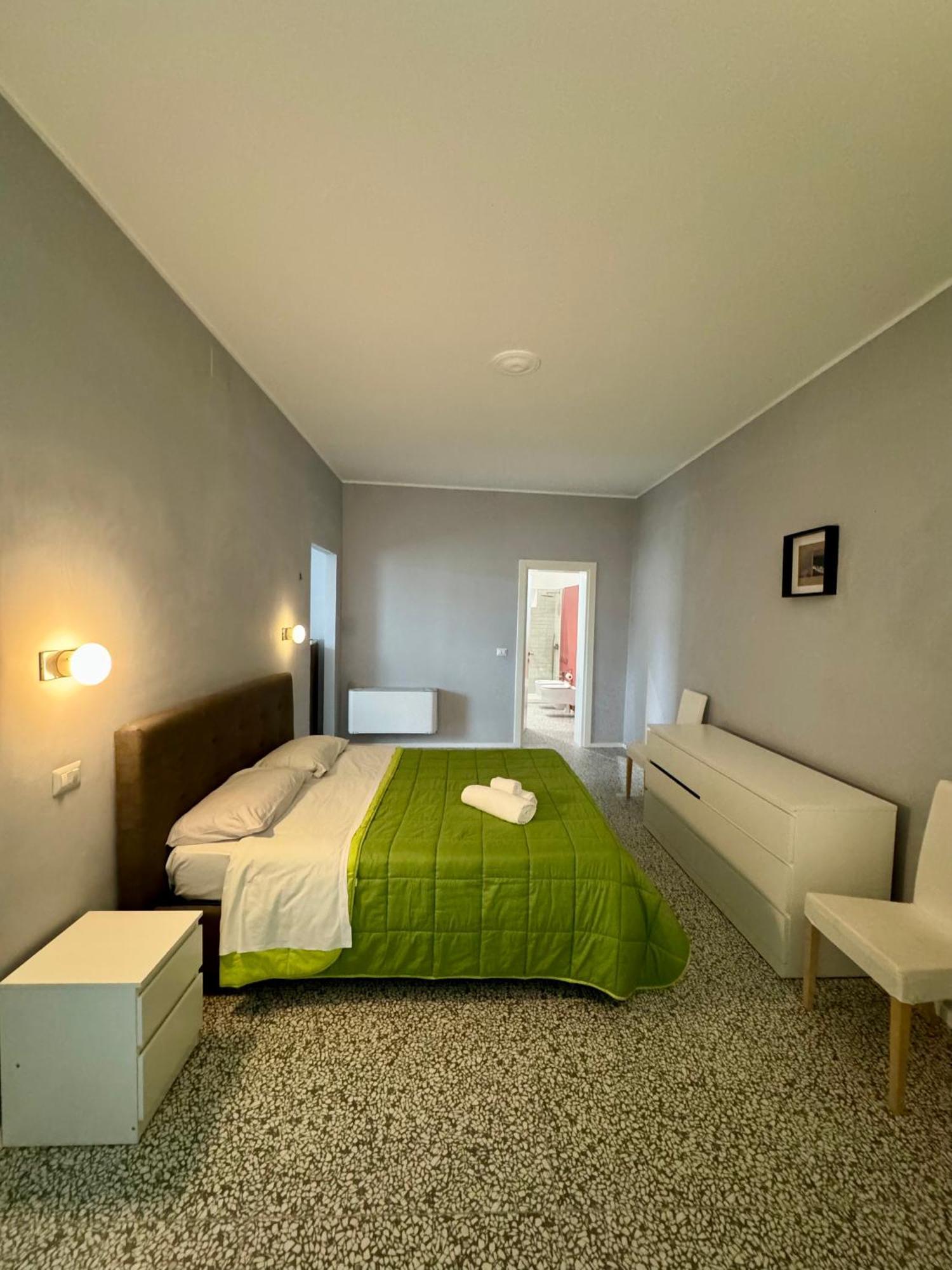 4 Balconi Rooms Paladini B&B E Appartamenti Лече Екстериор снимка