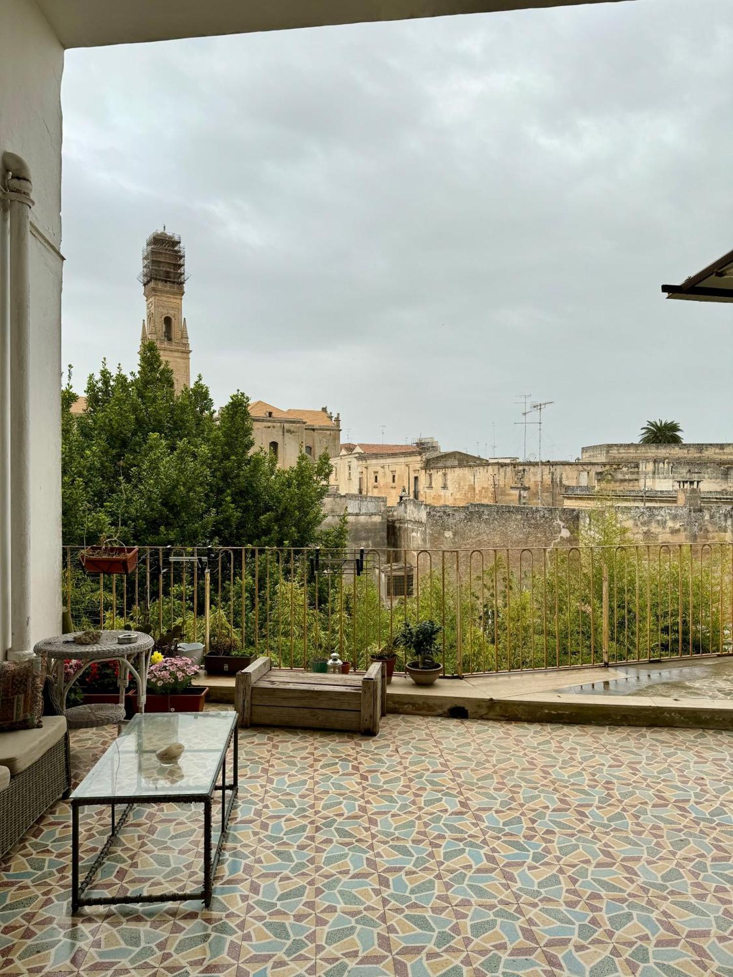 4 Balconi Rooms Paladini B&B E Appartamenti Лече Екстериор снимка